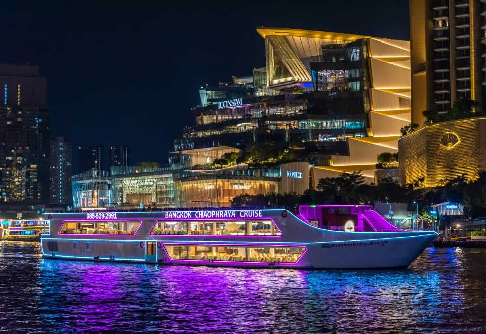 Chao Phraya River cruise past Wat Arun